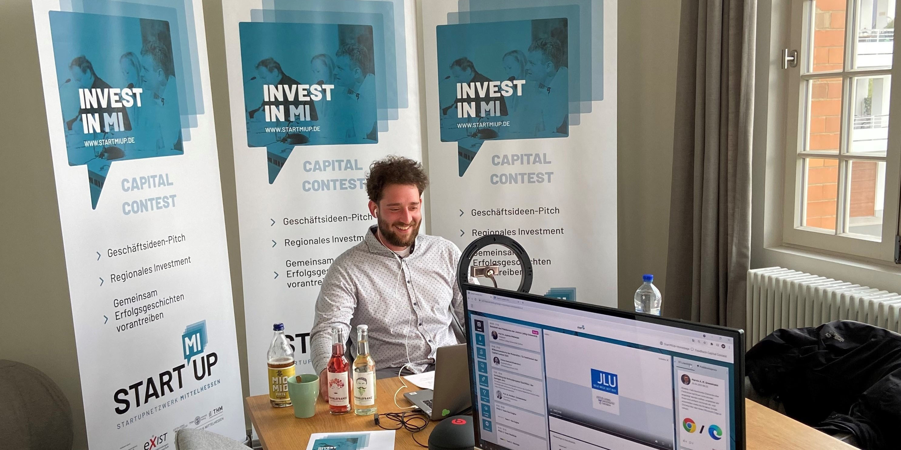 Moderator Tristan Herbold bereitet sich vor